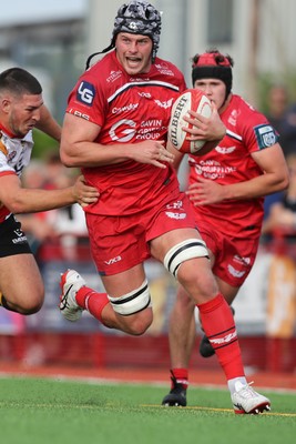 060925 - Scarlets Preseason Friendlies - Scarlets play preseason friendlies v Regional SRC Clubs Llandovery RFC and Carmarthen Quins RFC - Tristan Davies of Scarlets on the charge    