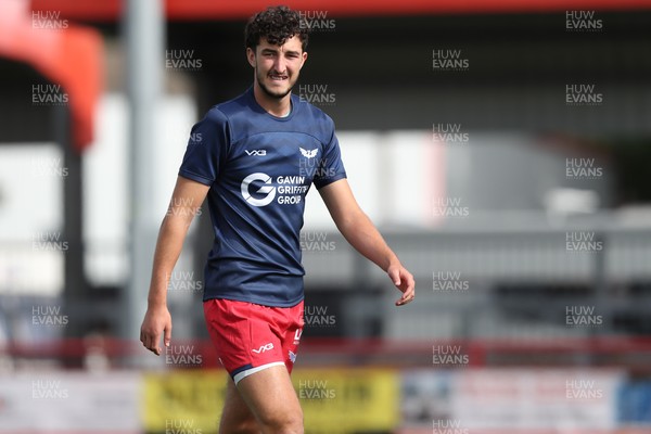 060925 - Scarlets Preseason Friendlies - Scarlets play preseason friendlies v Regional SRC Clubs Llandovery RFC and Carmarthen Quins RFC - Elis Price of Scarlets in the warm up  