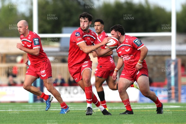 060925 - Scarlets Preseason Friendlies - Scarlets play preseason friendlies v Regional SRC Clubs Llandovery RFC and Carmarthen Quins RFC - Elis Price leads a Scarlets attack  