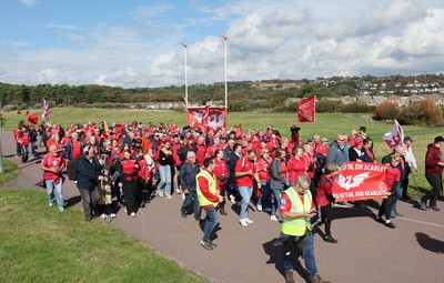 270925 - Scarlets Fans Protest - Scarlets fans march through Llanelli in protest against the Welsh Rugby Union’ s protective plan to get rid of possibly two of the Welsh rugby regions The march finished at Parc y Scarlets ahead of the Scarlets v Munster, United Rugby Championship match