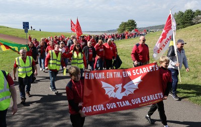 270925 - Scarlets Fans Protest - Scarlets fans march through Llanelli in protest against the Welsh Rugby Union’ s protective plan to get rid of possibly two of the Welsh rugby regions The march finished at Parc y Scarlets ahead of the Scarlets v Munster, United Rugby Championship match