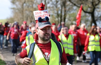 270925 - Scarlets Fans Protest - Scarlets fans march through Llanelli in protest against the Welsh Rugby Union’ s protective plan to get rid of possibly two of the Welsh rugby regions The march finished at Parc y Scarlets ahead of the Scarlets v Munster, United Rugby Championship match