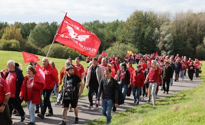 270925 - Scarlets Fans Protest - Scarlets fans march through Llanelli in protest against the Welsh Rugby Union’ s protective plan to get rid of possibly two of the Welsh rugby regions The march finished at Parc y Scarlets ahead of the Scarlets v Munster, United Rugby Championship match