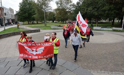 270925 - Scarlets Fans Protest - Scarlets fans march through Llanelli in protest against the Welsh Rugby Union’ s protective plan to get rid of possibly two of the Welsh rugby regions The march finished at Parc y Scarlets ahead of the Scarlets v Munster, United Rugby Championship match