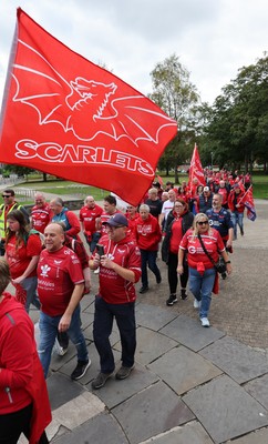 270925 - Scarlets Fans Protest - Scarlets fans march through Llanelli in protest against the Welsh Rugby Union’ s protective plan to get rid of possibly two of the Welsh rugby regions The march finished at Parc y Scarlets ahead of the Scarlets v Munster, United Rugby Championship match