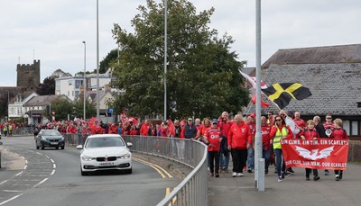 270925 - Scarlets Fans Protest - Scarlets fans march through Llanelli in protest against the Welsh Rugby Union’ s protective plan to get rid of possibly two of the Welsh rugby regions The march finished at Parc y Scarlets ahead of the Scarlets v Munster, United Rugby Championship match