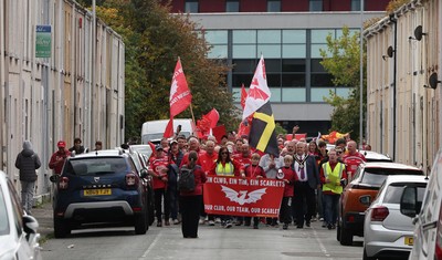 270925 - Scarlets Fans Protest - Scarlets fans march through Llanelli in protest against the Welsh Rugby Union’ s protective plan to get rid of possibly two of the Welsh rugby regions The march finished at Parc y Scarlets ahead of the Scarlets v Munster, United Rugby Championship match