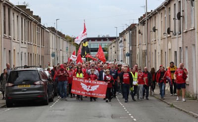 270925 - Scarlets Fans Protest - Scarlets fans march through Llanelli in protest against the Welsh Rugby Union’ s protective plan to get rid of possibly two of the Welsh rugby regions The march finished at Parc y Scarlets ahead of the Scarlets v Munster, United Rugby Championship match