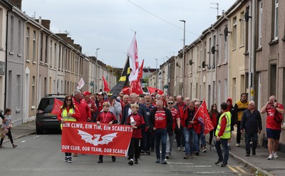 270925 - Scarlets Fans Protest - Scarlets fans march through Llanelli in protest against the Welsh Rugby Union’ s protective plan to get rid of possibly two of the Welsh rugby regions The march finished at Parc y Scarlets ahead of the Scarlets v Munster, United Rugby Championship match