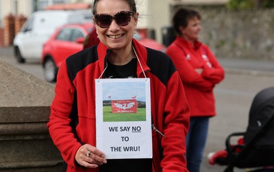 270925 - Scarlets Fans Protest - Scarlets fans march through Llanelli in protest against the Welsh Rugby Union’ s protective plan to get rid of possibly two of the Welsh rugby regions The march finished at Parc y Scarlets ahead of the Scarlets v Munster, United Rugby Championship match