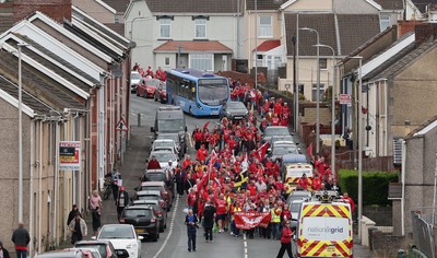 270925 - Scarlets Fans Protest - Scarlets fans march through Llanelli in protest against the Welsh Rugby Union’ s protective plan to get rid of possibly two of the Welsh rugby regions The march finished at Parc y Scarlets ahead of the Scarlets v Munster, United Rugby Championship match