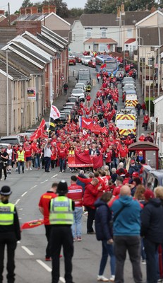 270925 - Scarlets Fans Protest - Scarlets fans march through Llanelli in protest against the Welsh Rugby Union’ s protective plan to get rid of possibly two of the Welsh rugby regions The march finished at Parc y Scarlets ahead of the Scarlets v Munster, United Rugby Championship match