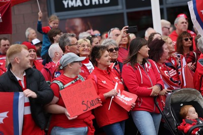 270925 - Scarlets Fans Protest - Scarlets fans march through Llanelli in protest against the Welsh Rugby Union’ s protective plan to get rid of possibly two of the Welsh rugby regions The march finished at Parc y Scarlets ahead of the Scarlets v Munster, United Rugby Championship match