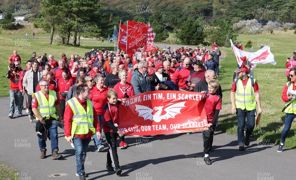 270925 - Scarlets Fans Protest - Scarlets fans march through Llanelli in protest against the Welsh Rugby Union’ s protective plan to get rid of possibly two of the Welsh rugby regions The march finished at Parc y Scarlets ahead of the Scarlets v Munster, United Rugby Championship match