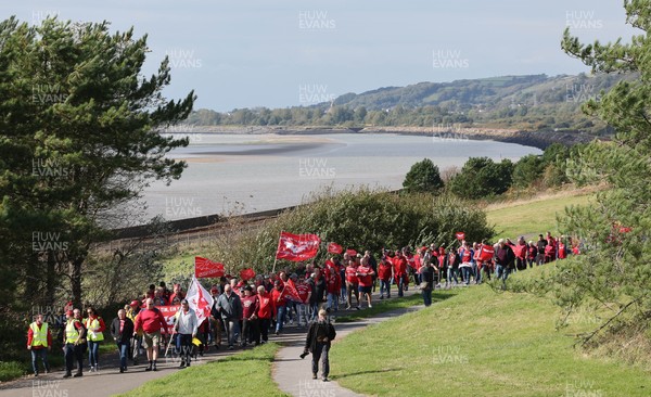 270925 - Scarlets Fans Protest - Scarlets fans march through Llanelli in protest against the Welsh Rugby Union’ s protective plan to get rid of possibly two of the Welsh rugby regions The march finished at Parc y Scarlets ahead of the Scarlets v Munster, United Rugby Championship match