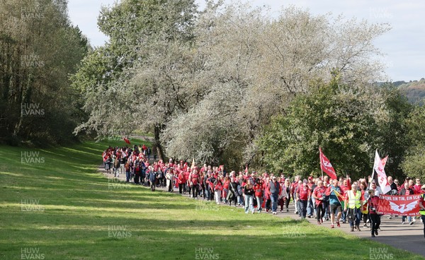 270925 - Scarlets Fans Protest - Scarlets fans march through Llanelli in protest against the Welsh Rugby Union’ s protective plan to get rid of possibly two of the Welsh rugby regions The march finished at Parc y Scarlets ahead of the Scarlets v Munster, United Rugby Championship match