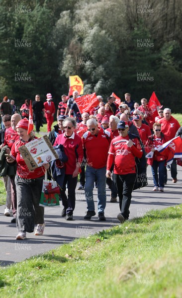 270925 - Scarlets Fans Protest - Scarlets fans march through Llanelli in protest against the Welsh Rugby Union’ s protective plan to get rid of possibly two of the Welsh rugby regions The march finished at Parc y Scarlets ahead of the Scarlets v Munster, United Rugby Championship match