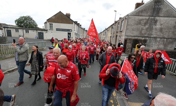 270925 - Scarlets Fans Protest - Scarlets fans march through Llanelli in protest against the Welsh Rugby Union’ s protective plan to get rid of possibly two of the Welsh rugby regions The march finished at Parc y Scarlets ahead of the Scarlets v Munster, United Rugby Championship match