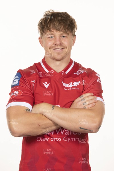 220920 - Scarlets Rugby Squad - James Davies
