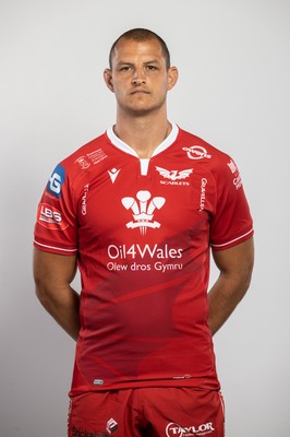 150921 - Scarlets Rugby Squad Headshots - Aaron Shingler