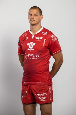 150921 - Scarlets Rugby Squad Headshots - Aaron Shingler