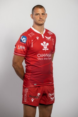 150921 - Scarlets Rugby Squad Headshots - Aaron Shingler