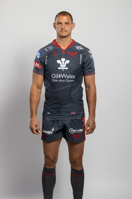 150921 - Scarlets Rugby Squad Headshots - Aaron Shingler