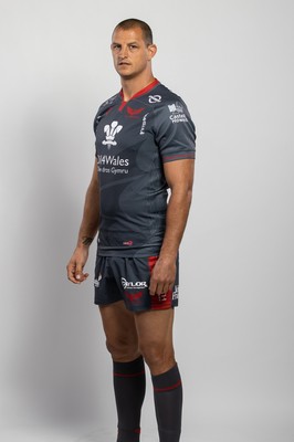 150921 - Scarlets Rugby Squad Headshots - Aaron Shingler