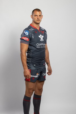 150921 - Scarlets Rugby Squad Headshots - Aaron Shingler