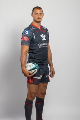 150921 - Scarlets Rugby Squad Headshots - Aaron Shingler