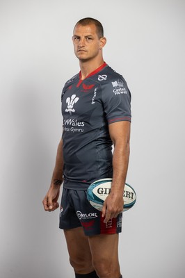 150921 - Scarlets Rugby Squad Headshots - Aaron Shingler