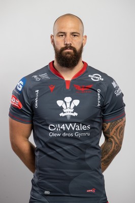 150921 - Scarlets Rugby Squad Headshots - Blade Thomson