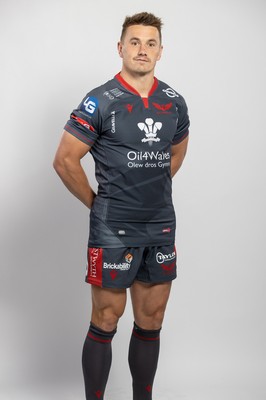 150921 - Scarlets Rugby Squad Headshots - Jonathan Davies