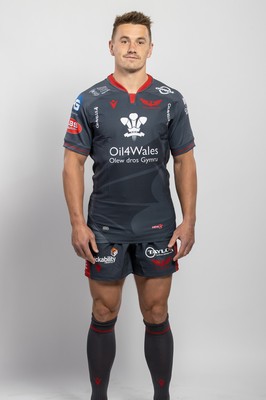 150921 - Scarlets Rugby Squad Headshots - Jonathan Davies