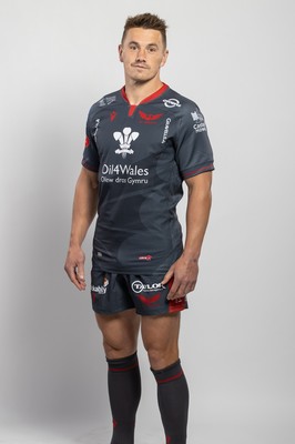 150921 - Scarlets Rugby Squad Headshots - Jonathan Davies