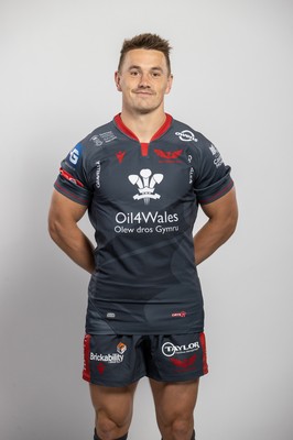 150921 - Scarlets Rugby Squad Headshots - Jonathan Davies