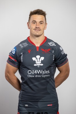 150921 - Scarlets Rugby Squad Headshots - Jonathan Davies