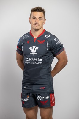 150921 - Scarlets Rugby Squad Headshots - Jonathan Davies