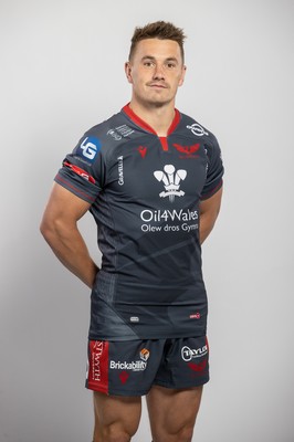 150921 - Scarlets Rugby Squad Headshots - Jonathan Davies