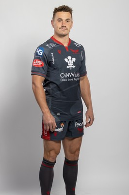 150921 - Scarlets Rugby Squad Headshots - Jonathan Davies