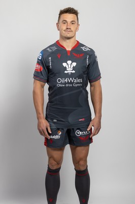 150921 - Scarlets Rugby Squad Headshots - Jonathan Davies