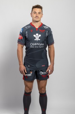 150921 - Scarlets Rugby Squad Headshots - Jonathan Davies