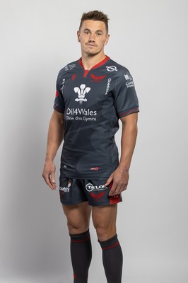 150921 - Scarlets Rugby Squad Headshots - Jonathan Davies