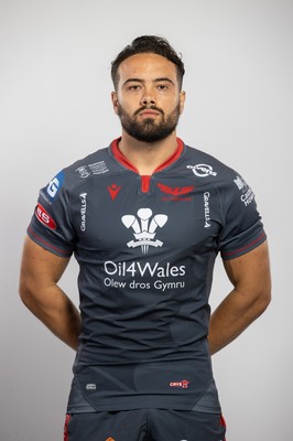 150921 - Scarlets Rugby Squad Headshots - Josh Macloed