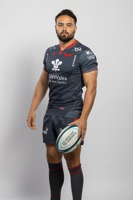 150921 - Scarlets Rugby Squad Headshots - Josh Macloed