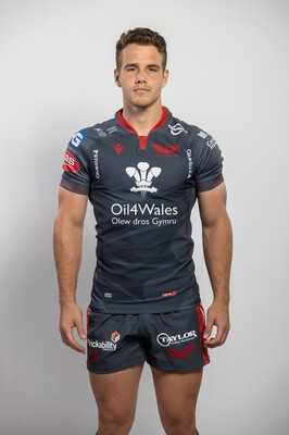 150921 - Scarlets Rugby Squad Headshots - Kieran Hardy