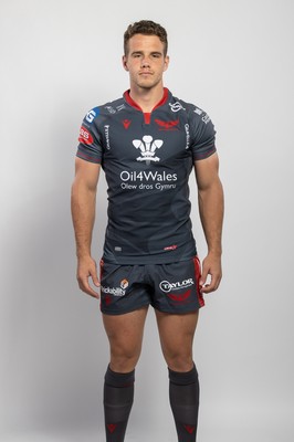 150921 - Scarlets Rugby Squad Headshots - Kieran Hardy