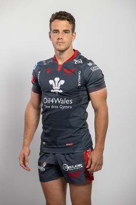 150921 - Scarlets Rugby Squad Headshots - Kieran Hardy