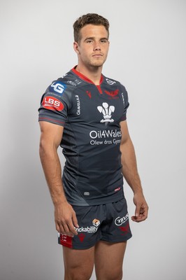 150921 - Scarlets Rugby Squad Headshots - Kieran Hardy