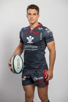 150921 - Scarlets Rugby Squad Headshots - Kieran Hardy